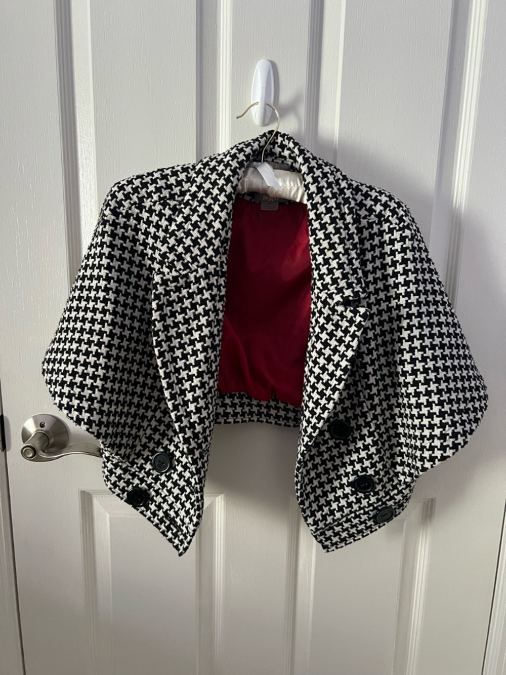 Forever 21 Black & White Houndstooth Cropped Cape with Red Lining